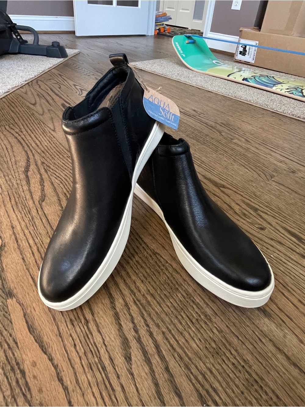 NWT Soffit Britton II Aqua Soft Black Leather Waterproof Booties size 9.5